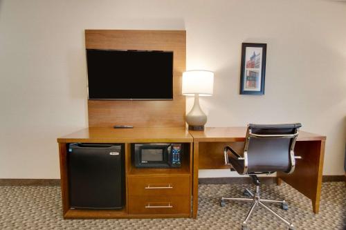 Comfort Inn Airport Roanoke - image 11