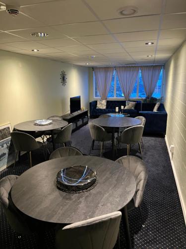 Зручності, Noah Longstay in Вестерос