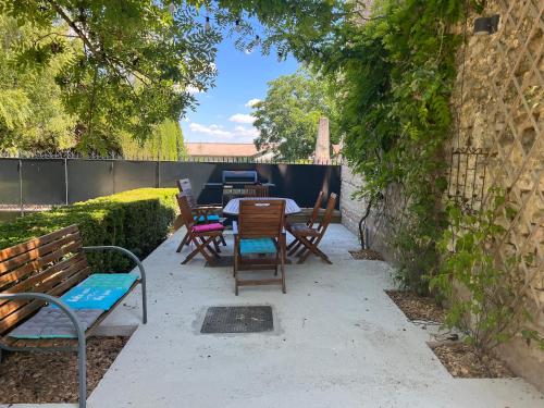 La Petite maison de Céline & Frédéric avec piscine à Préhy