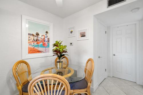Waves 17 1 Bedroom Sleeps 4 Pool View Heated Pool BBQ WiFi - main image