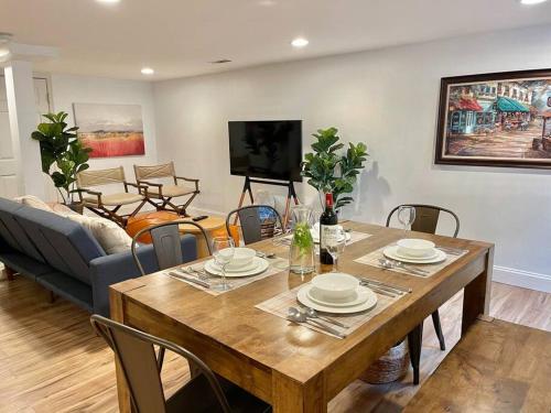 Upscale, Brand New, Full Kitchen, 2-Bedroom Apt in Falls Church, USA