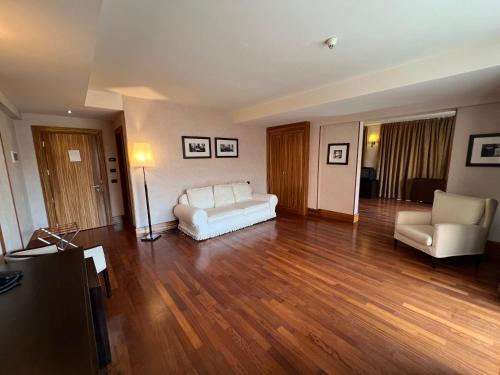 Suite, deluxe, junior