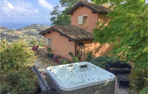 Amazing Home In Vallebona With Jacuzzi, Wifi And 2 Bedrooms