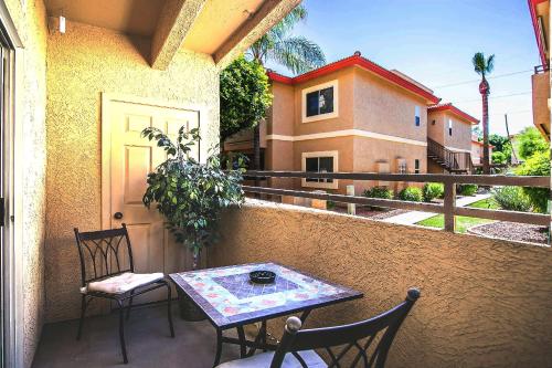 Balcony/terrace, Resort Community: Three Heated 24/7/365 Pools; ½ mile walk to N. Mtn. Preserve! near Different Pointe of View at Pointe Hilton Tapatio Cliffs Resort