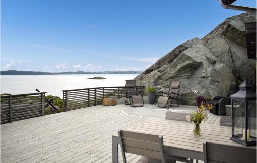 Skats, Nice Home In Sveio With House Sea View in Sveio