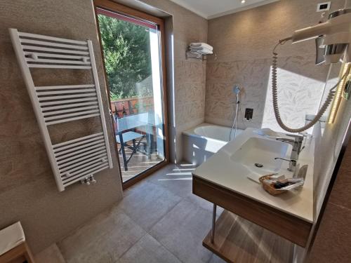Suite with Mountain View