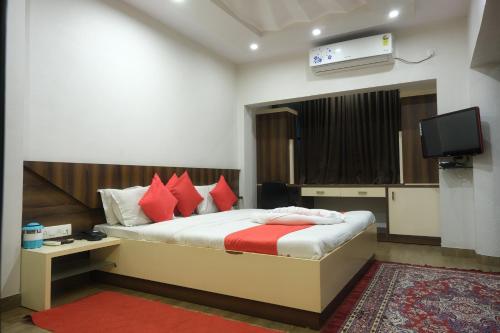 HOTEL CENTRE POINT in Mundra