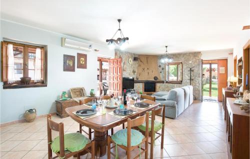 Amazing Home In Cittadella Del Capo With Private Swimming Pool, Can Be Inside Or Outside