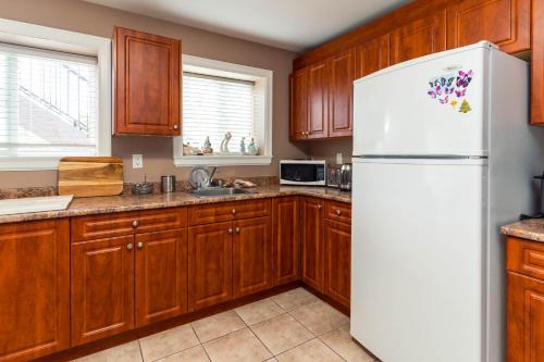 ห้องครัว, Vancouver Yuelai Guesthouse in โคควิตแลม (BC)