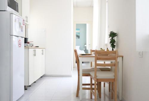 Cozinha, Modern and spacious apartment in downtown in Downtown