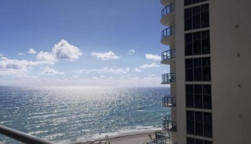 Best Resort Beach Front Condo in Miami Beach, USA