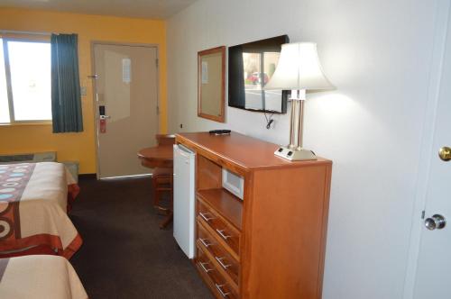 Super 8 by Wyndham St. George UT, Сент-Джордж (фото 9)