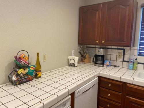 YoBee! Park Reservation Included! Heart of Yosemite - Homey Studios and Breakfast YoBee! Park Reservation Included! Heart of Yosemite - Homey Studios and Breakfast