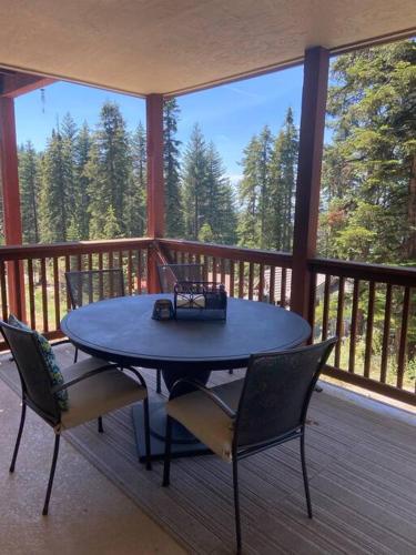 YoBee! Park Reservation Included! Heart of Yosemite - Homey Studios and Breakfast YoBee! Park Reservation Included! Heart of Yosemite - Homey Studios and Breakfast