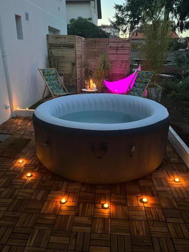 Superbe appartement avec jacuzzi avec jardin privé