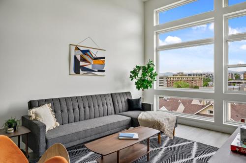 Modern Eclectic Penthouse Loft - Zuni Lofts in Denver, USA