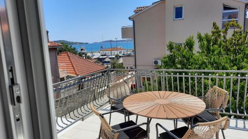Luxury Apartments Marina View 3