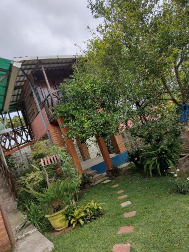 HOSTAL CABAÑAS AVE MARIA (HOSTAL CABANAS AVE MARIA) in Comalapa