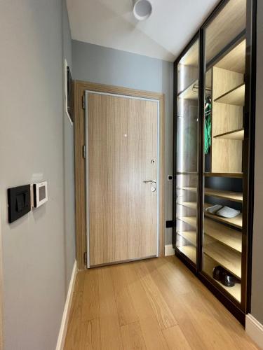 One-Bedroom Apartment image 6