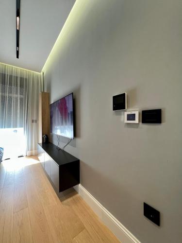 One-Bedroom Apartment image 4