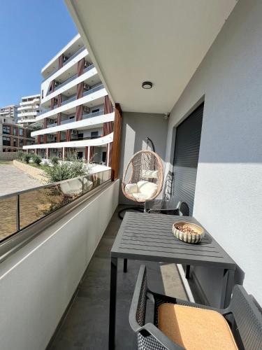 One-Bedroom Apartment image 3