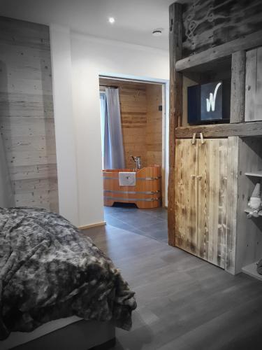 4 bedrooms, 5 beds