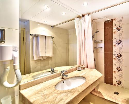 Hotel Sandy Beach - image 11