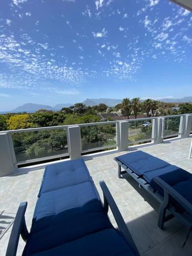 Kommetjie Penthouse! Sea Views! Sun & Surf!