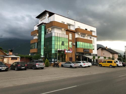 Buitenkant, Hotel Antika in Peje