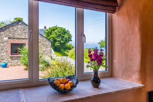 Polrunny Farm Sea View Blueberry Cottage With Log Burner