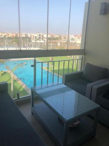 Bel appartement pied sur mer vue imprenable sur piscine et jardins in Sidi Rahal