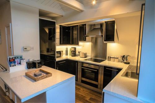 The Penthouse Canterbury - Cathedral View - image 3
