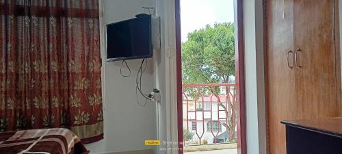 Deluxe Double Room with Balcony image 2