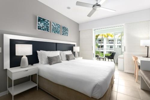 Studio with Spa Bath room in Beach Club Port Douglas Luxury Apartments