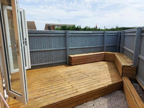 1 Bedroom House with Garden and off road private parking