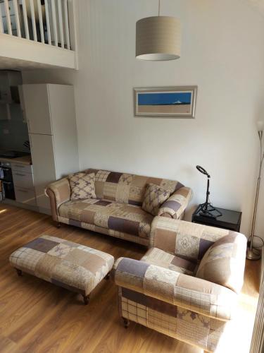 1 Bedroom House with Garden and off road private parking 3