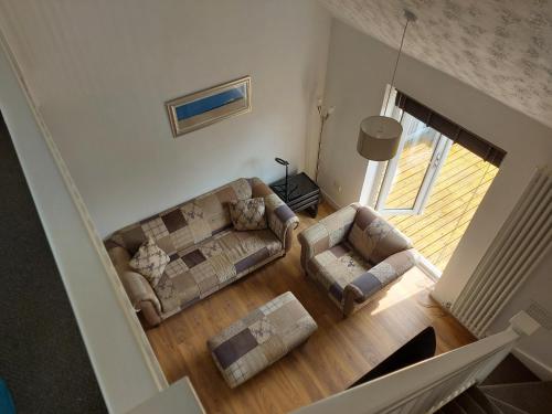 1 Bedroom House with Garden and off road private parking 4