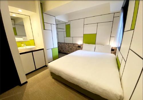 Double Room image 10