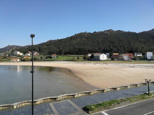 pludmale, Apartamento paseo marítimo Camelle (Apartamento paseo maritimo Camelle) in Braño
