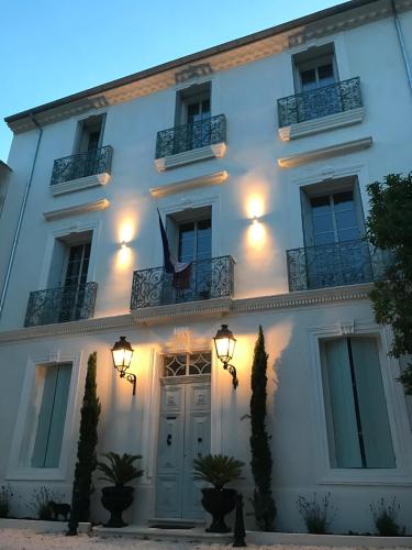 LAZARE Maison de Maître , appartements de standing avec parking privatif à seulement 7 minutes à pied du centre historique de Béziers, Béziers