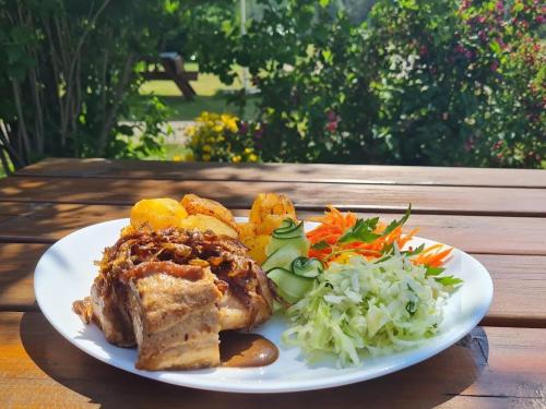 Makanan dan Minuman, Kempings Stieres un Majas Virtuve in Roja