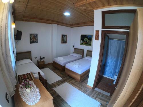 Comfort Triple Room image 2
