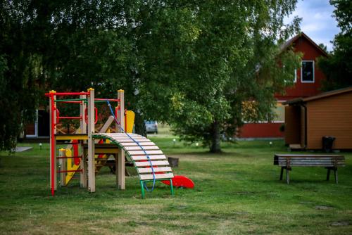 Taman bermain, Kempings Stieres un Majas Virtuve in Roja