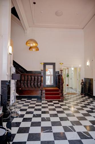 Dutch Golden Hotel - image 5