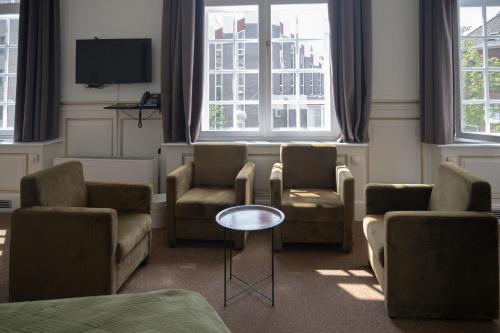 Dutch Golden Hotel - image 12