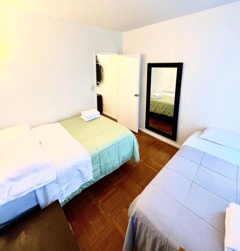 Stunning two bed apt Hells Kitchen - image 7