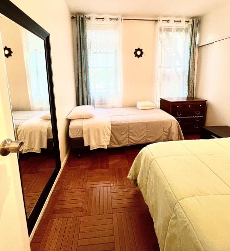 Stunning two bed apt Hells Kitchen - image 9