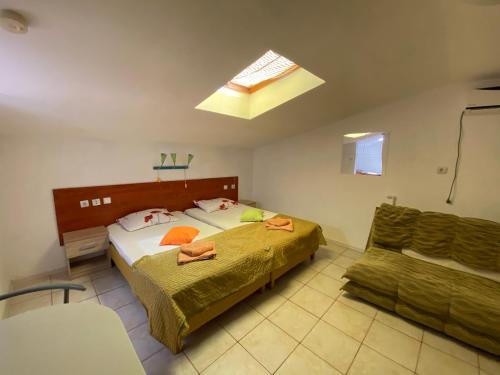 Studio - Attic Level image 10
