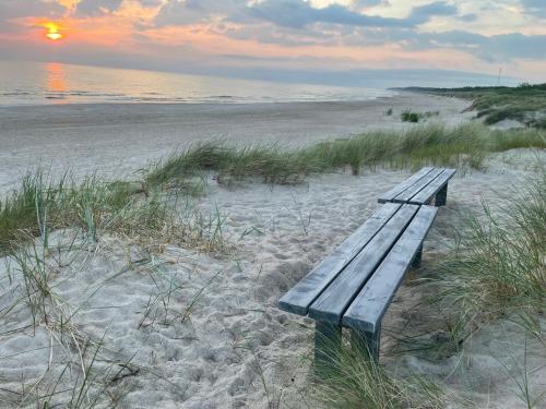 pludmale, Burenieki - summer house by the beach in Jurmalciems