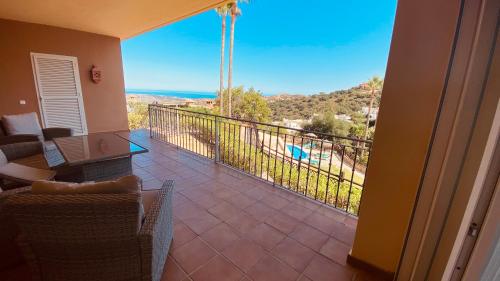 Marbella Sun Apartment - lush garden and sea view